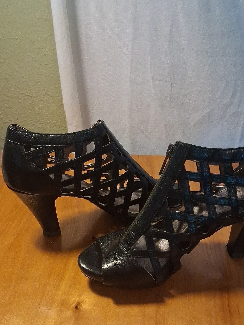 Sofft Black Strappy Peep-Toe Heels with Front Zip Size 7 - Picture 3 of 13